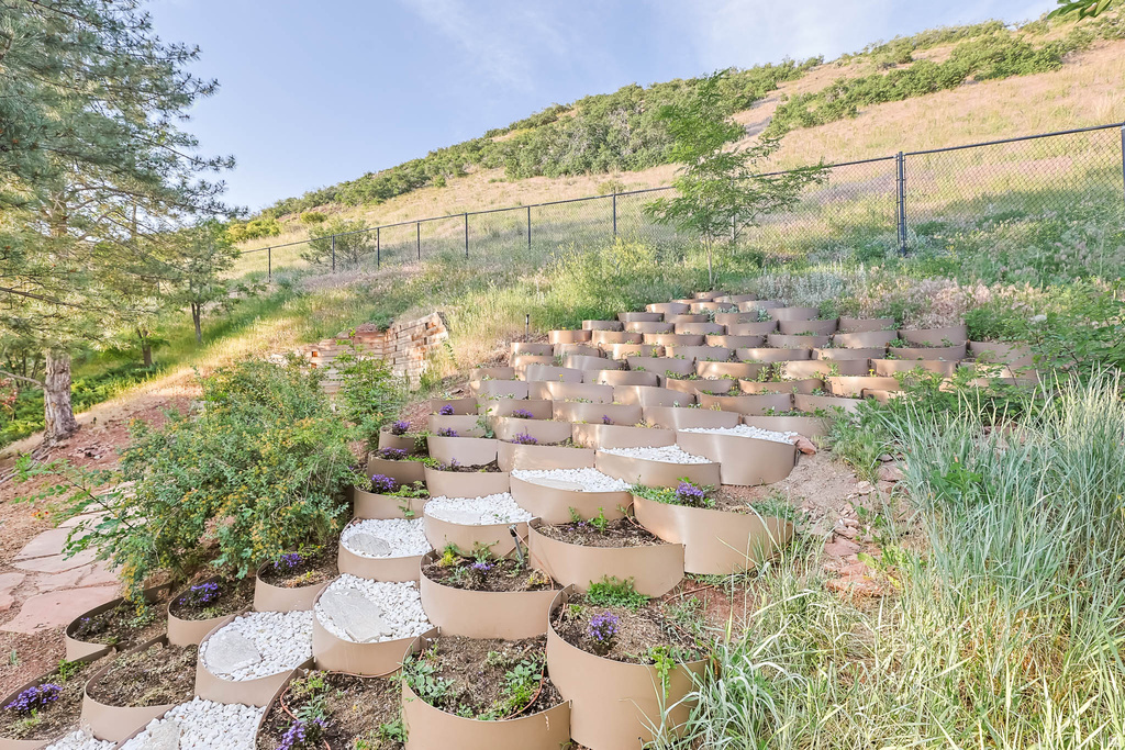 2093 S LAKELINE DR Salt Lake City, UT 84109