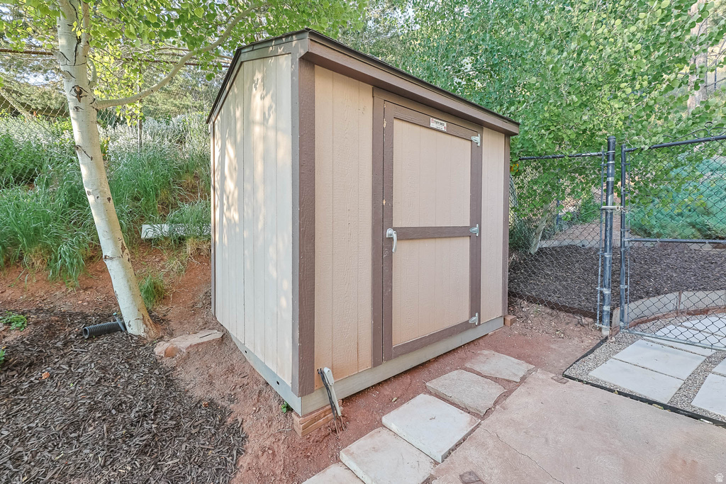 2093 S LAKELINE DR Salt Lake City, UT 84109