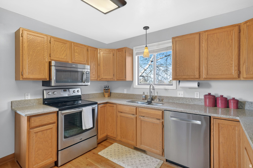 553 E 175 N North Salt Lake, UT 84054