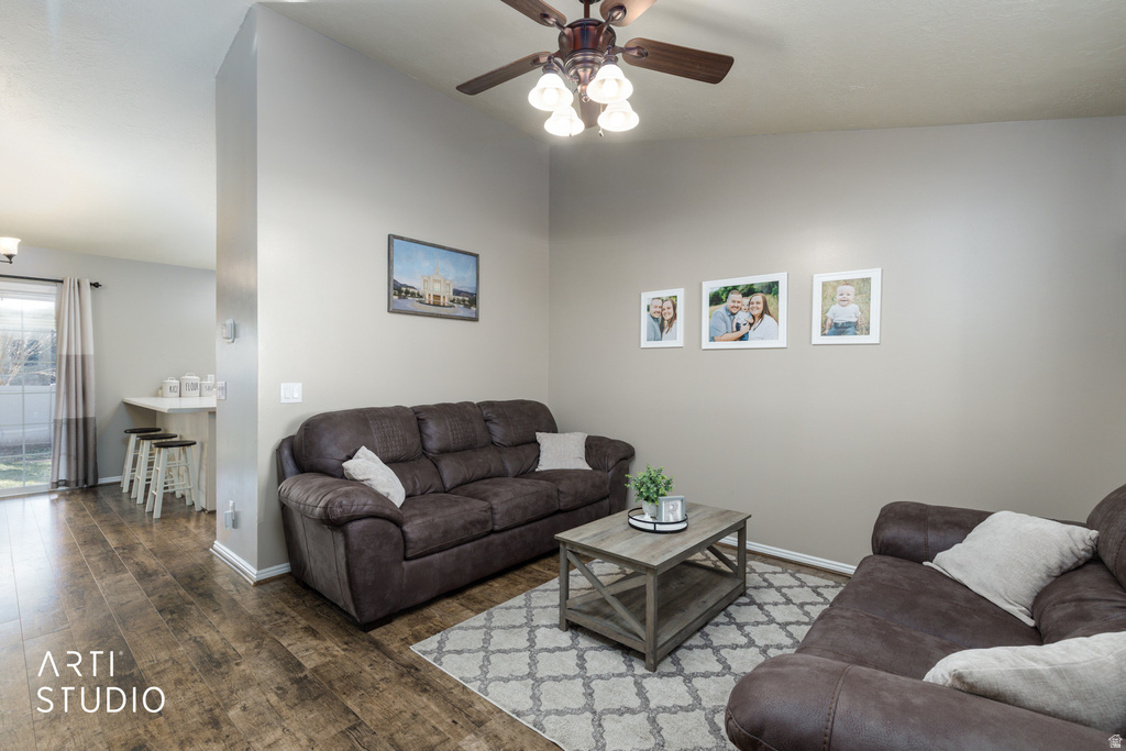 593 W 950 N Clinton, UT 84015