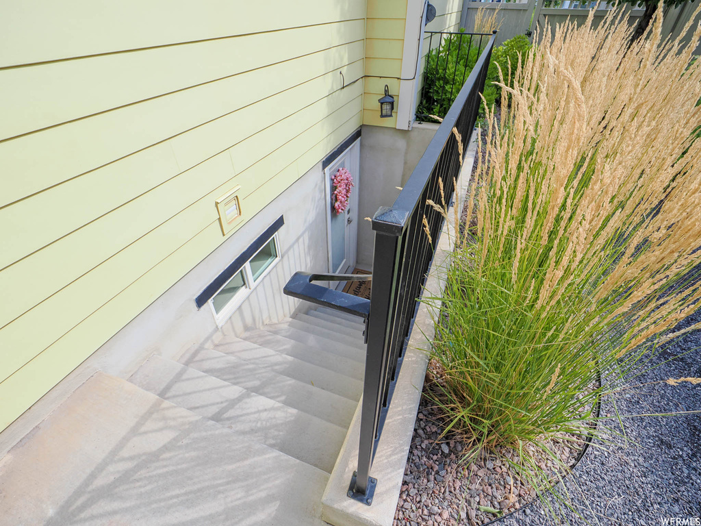 10328 S YELLOW KNIFE WAY South Jordan, UT 84009