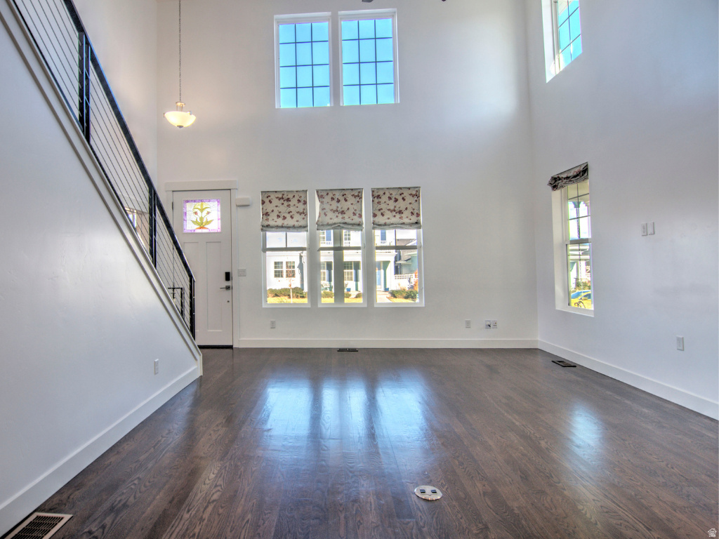 10328 S YELLOW KNIFE WAY South Jordan, UT 84009