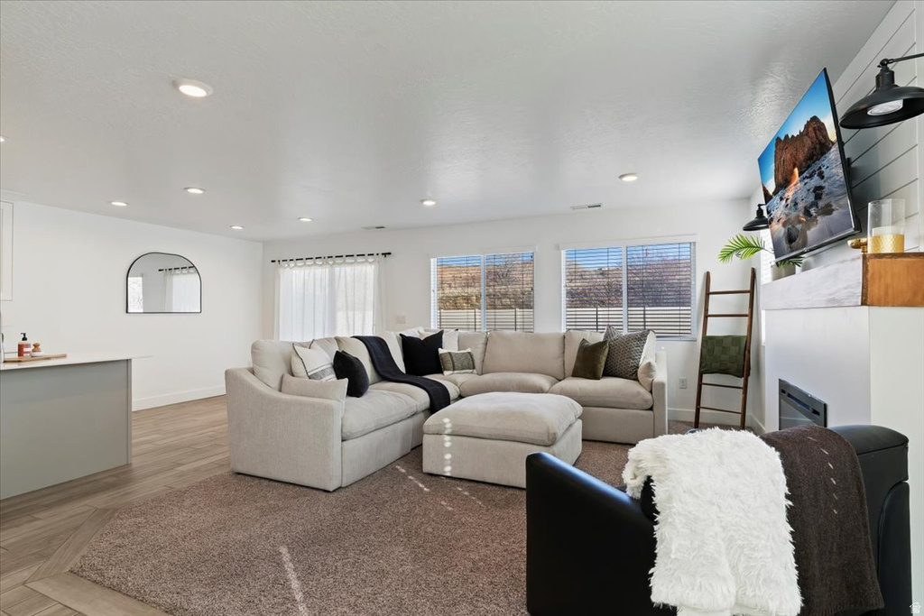 6510 S ASPEN LN South Weber, UT 84405