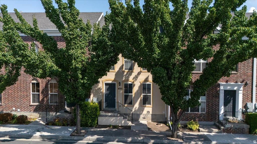 4753 S FALKIRK DR Murray, UT 84107