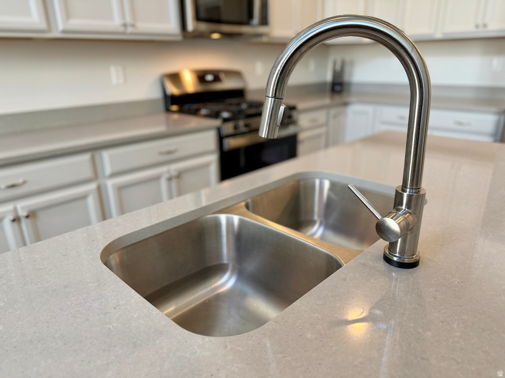 15085 S REINS WAY Bluffdale, UT 84065