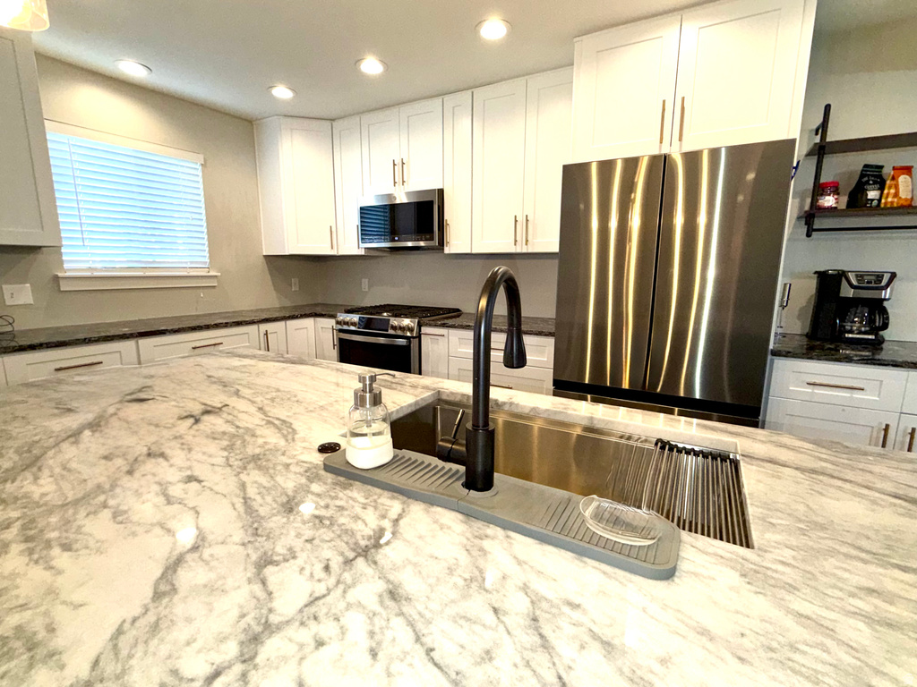 35 E WATER LN Vineyard, UT 84059