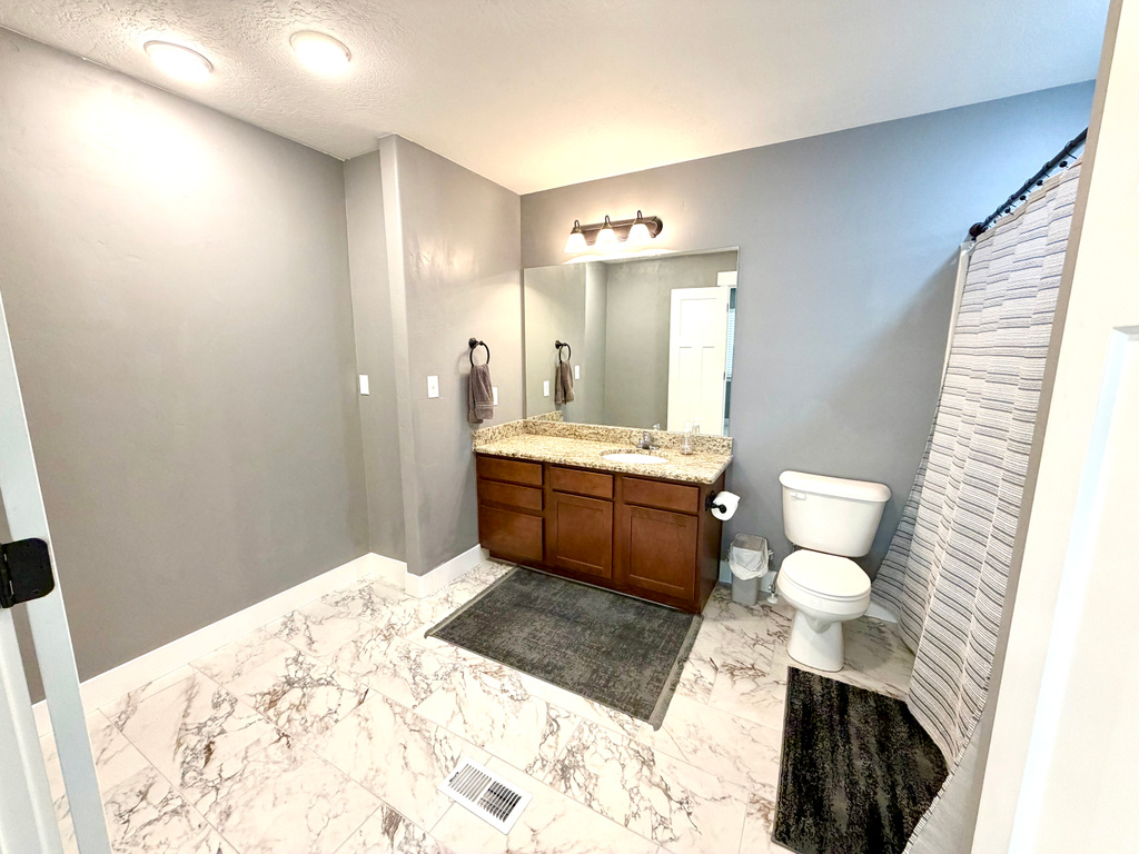 35 E WATER LN Vineyard, UT 84059