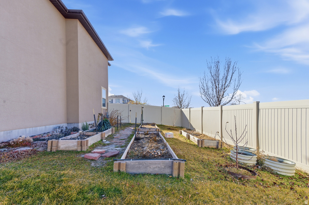35 E WATER LN Vineyard, UT 84059