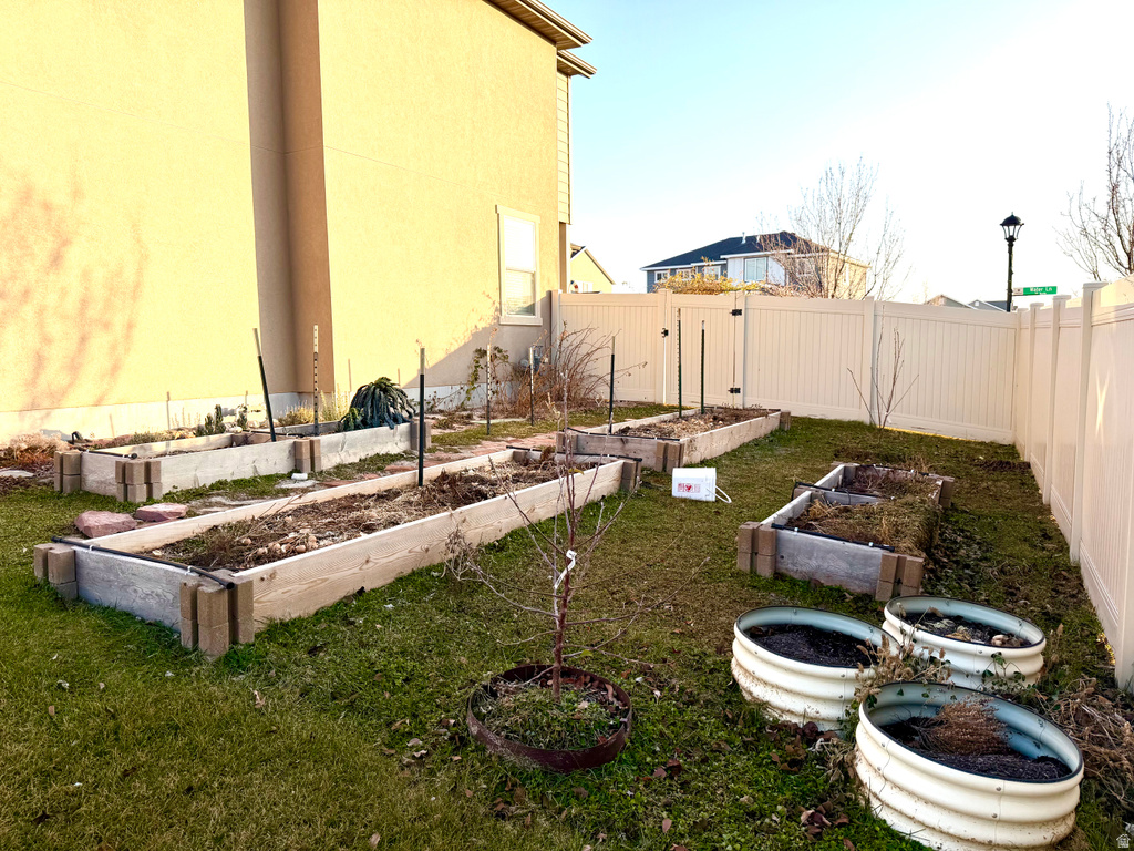 35 E WATER LN Vineyard, UT 84059