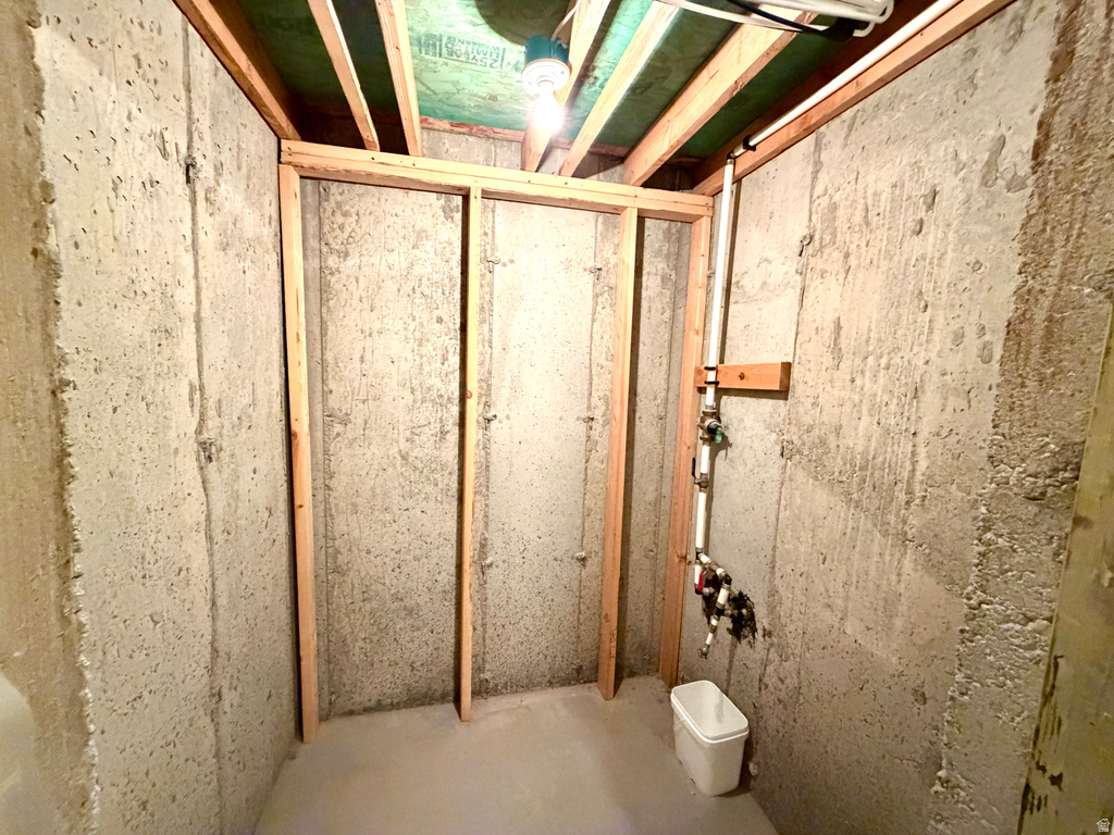 35 E WATER LN Vineyard, UT 84059