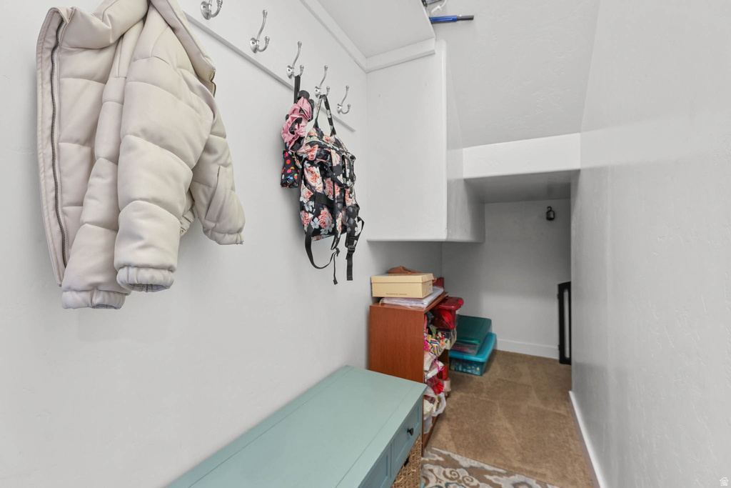 947 ELIZABETH DR North Salt Lake, UT 84054