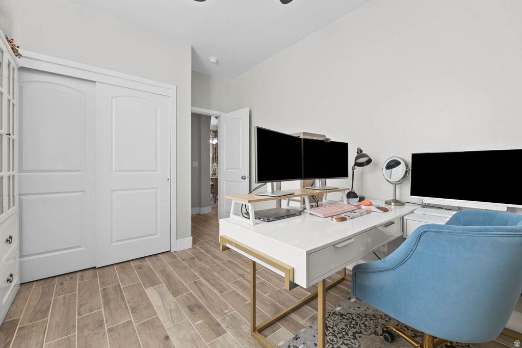 947 ELIZABETH DR North Salt Lake, UT 84054