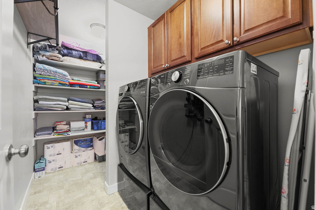 947 ELIZABETH DR North Salt Lake, UT 84054