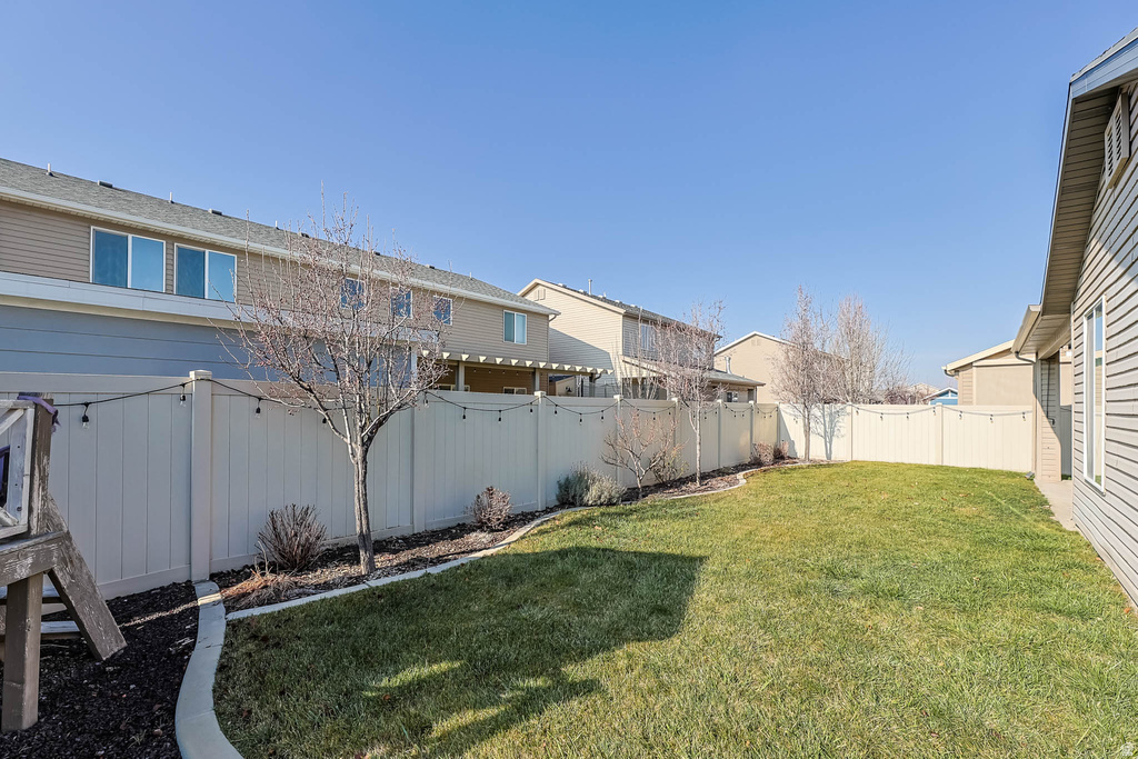947 ELIZABETH DR North Salt Lake, UT 84054