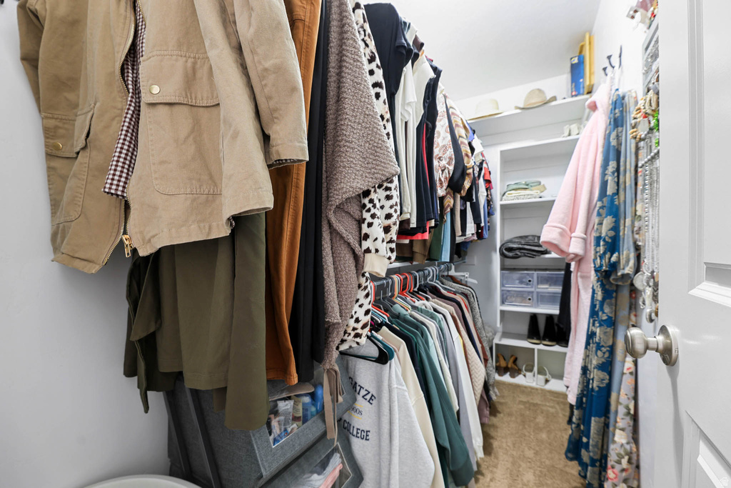 947 ELIZABETH DR North Salt Lake, UT 84054