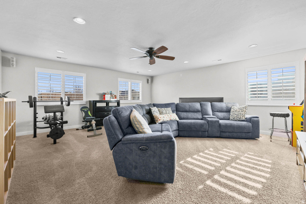 947 ELIZABETH DR North Salt Lake, UT 84054