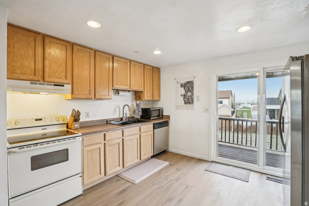 8064 W MELVILLE CIR Magna, UT 84044