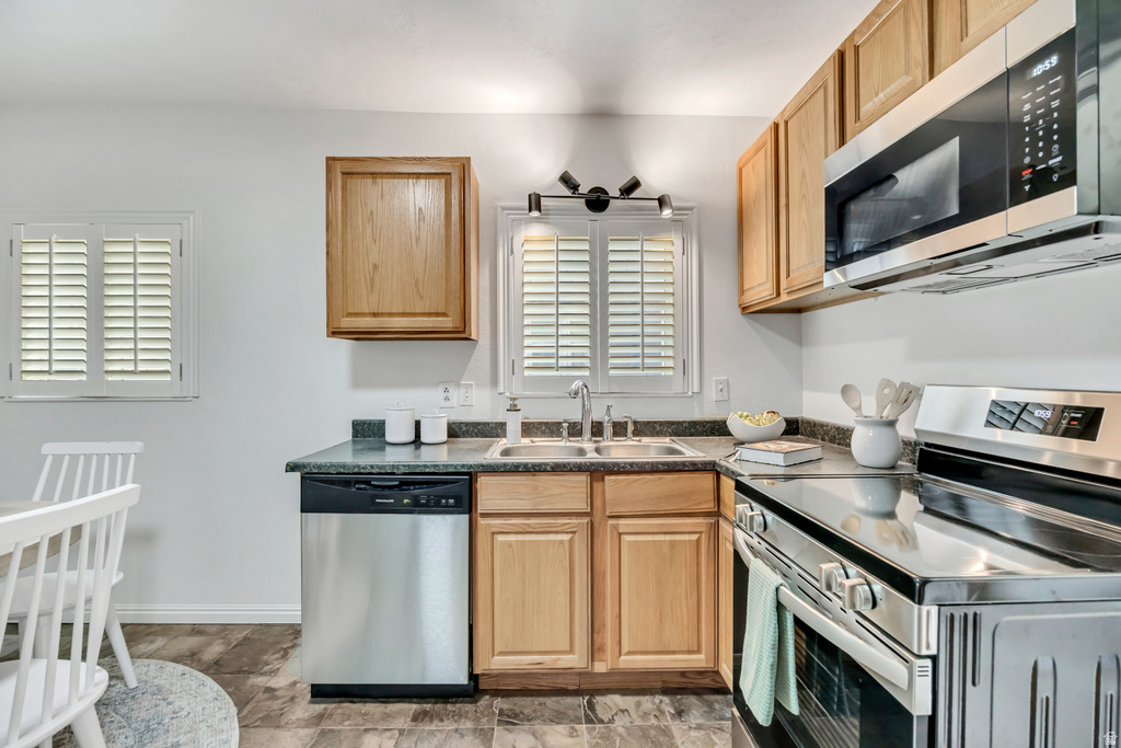 651 E ROOSEVELT AVE Salt Lake City, UT 84105