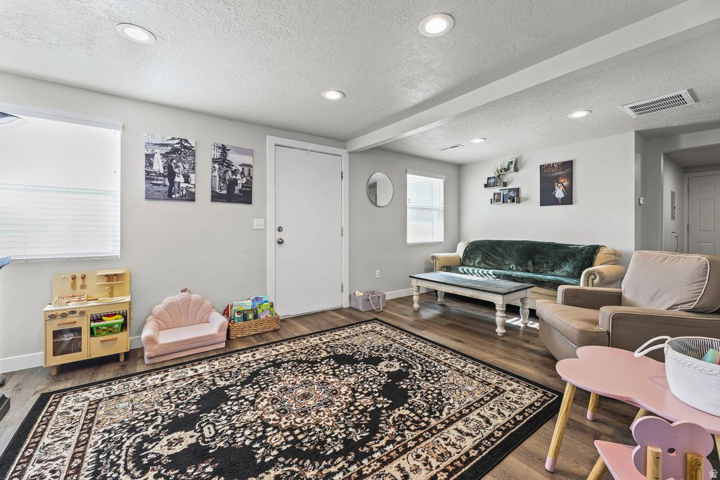 453 E 400 N Tooele, UT 84074