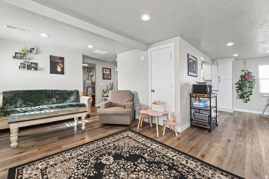 453 E 400 N Tooele, UT 84074