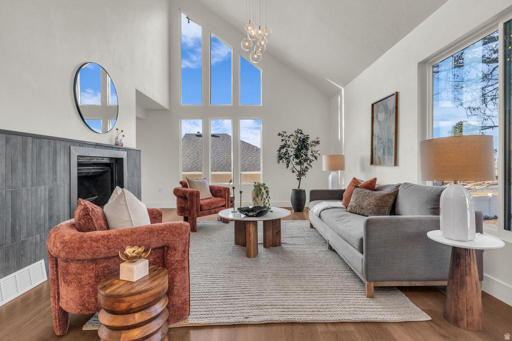 2250 E HIGH MOUNTAIN DR Sandy, UT 84092