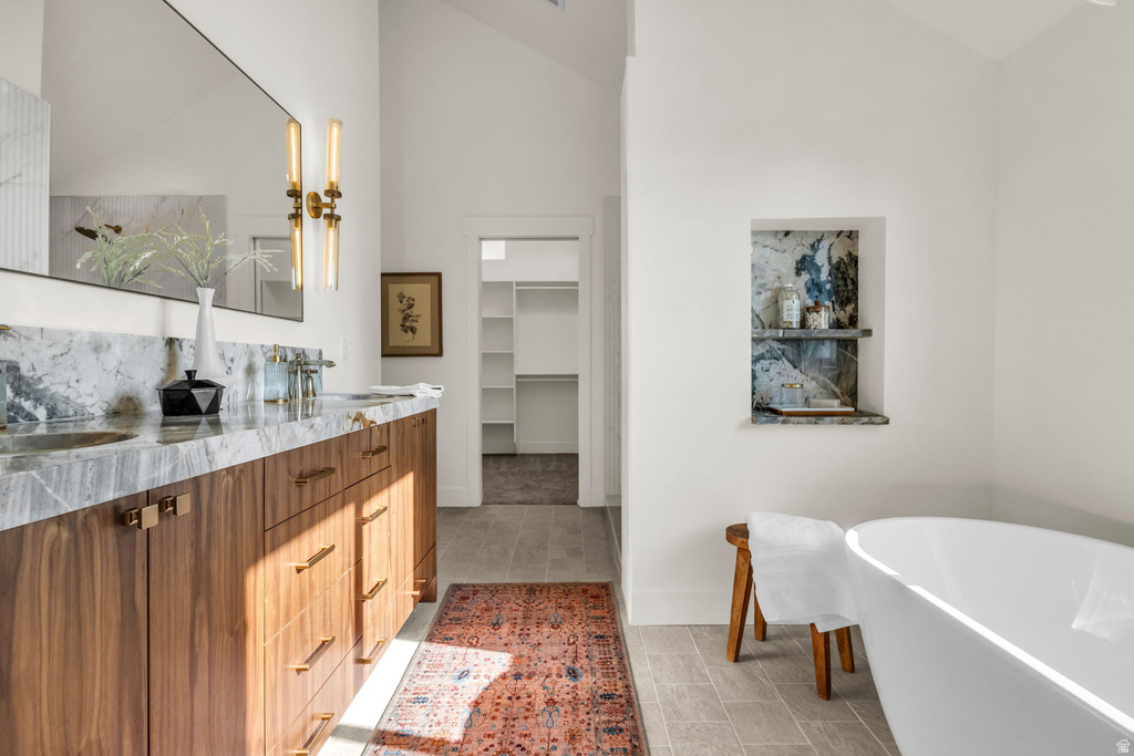 2250 E HIGH MOUNTAIN DR Sandy, UT 84092