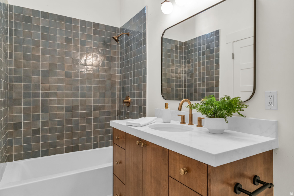 2250 E HIGH MOUNTAIN DR Sandy, UT 84092