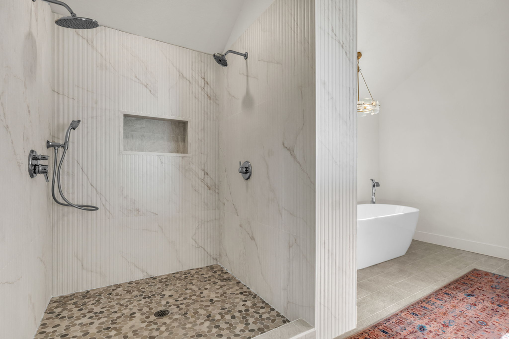 2250 E HIGH MOUNTAIN DR Sandy, UT 84092