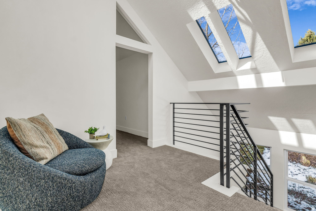 2250 E HIGH MOUNTAIN DR Sandy, UT 84092