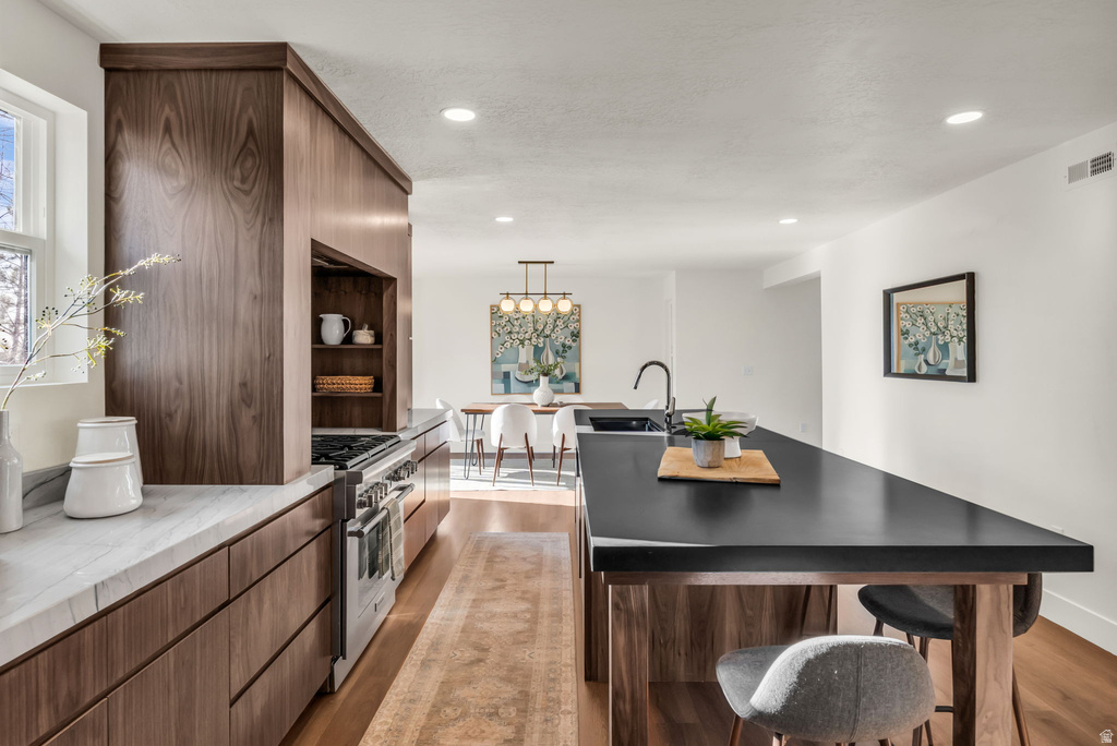 2250 E HIGH MOUNTAIN DR Sandy, UT 84092