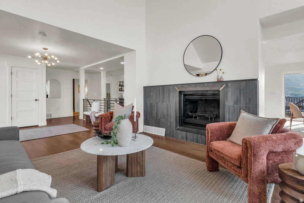 2250 E HIGH MOUNTAIN DR Sandy, UT 84092