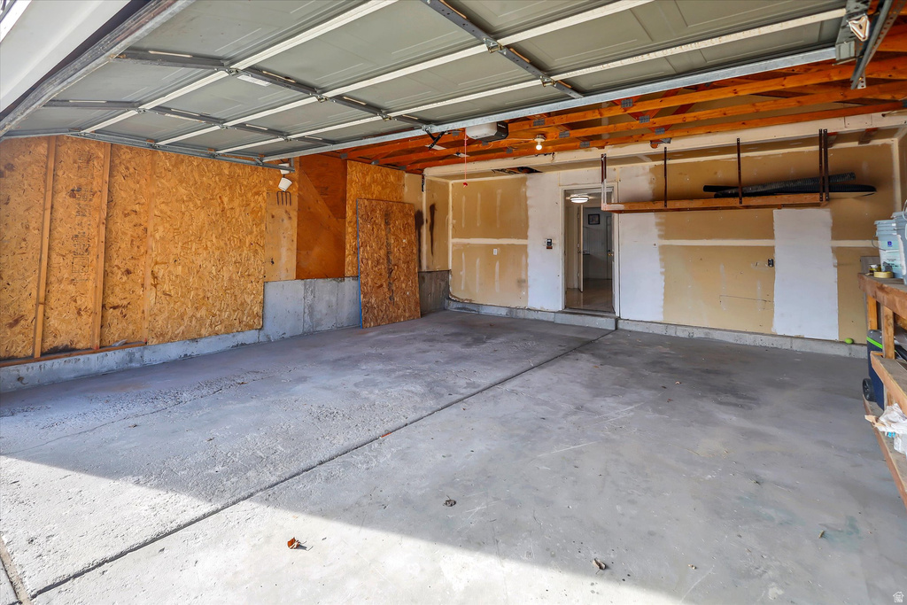 6084 S LONGMORE DR Salt Lake City, UT 84118