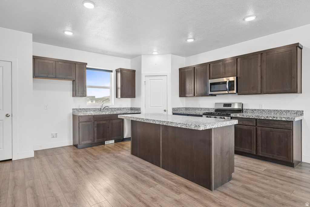 5290 N FOLKSTONE DR Eagle Mountain, UT 84005