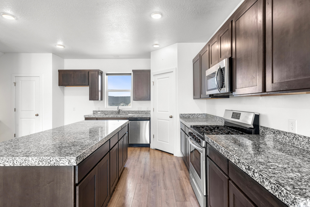 5290 N FOLKSTONE DR Eagle Mountain, UT 84005