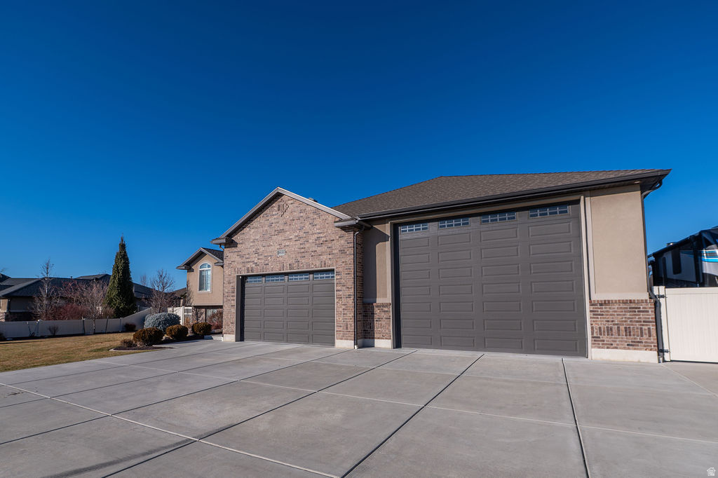 2624 W 2225 N Farr West, UT 84404