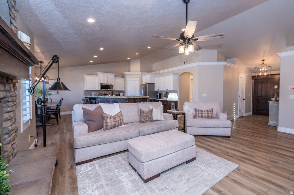 2624 W 2225 N Farr West, UT 84404