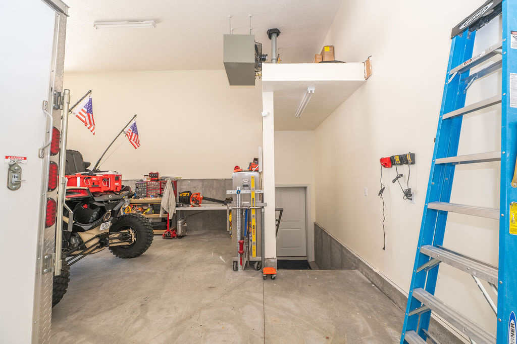 2624 W 2225 N Farr West, UT 84404