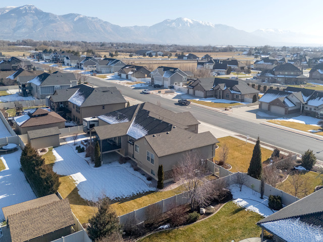 2624 W 2225 N Farr West, UT 84404