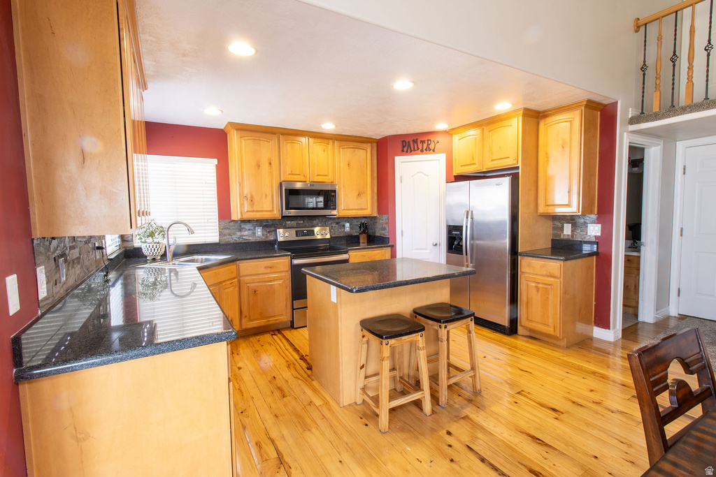 8092 S BOX CANYON RD West Jordan, UT 84081