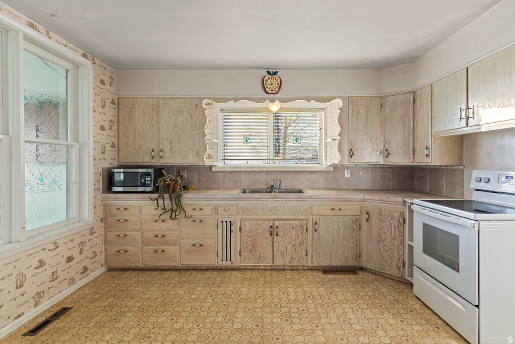 199 N 300 W Monroe, UT 84754