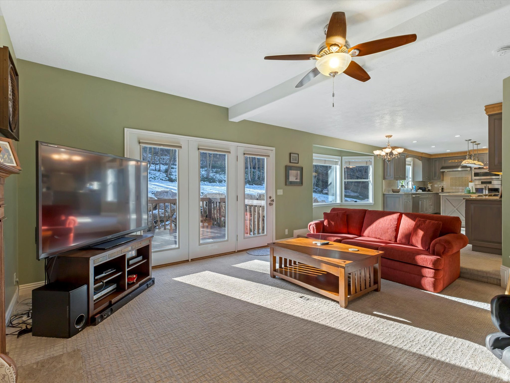 1676 E MUELLER PARK RD Bountiful, UT 84010