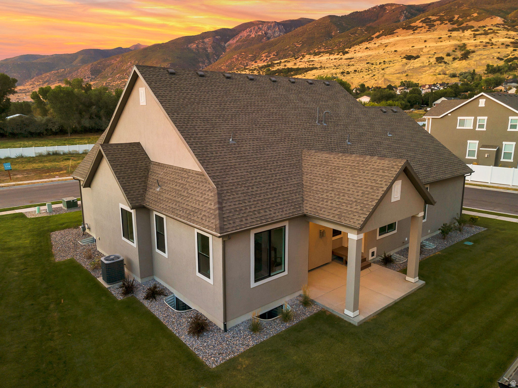 551 W SUMMERHILL LN Centerville, UT 84014