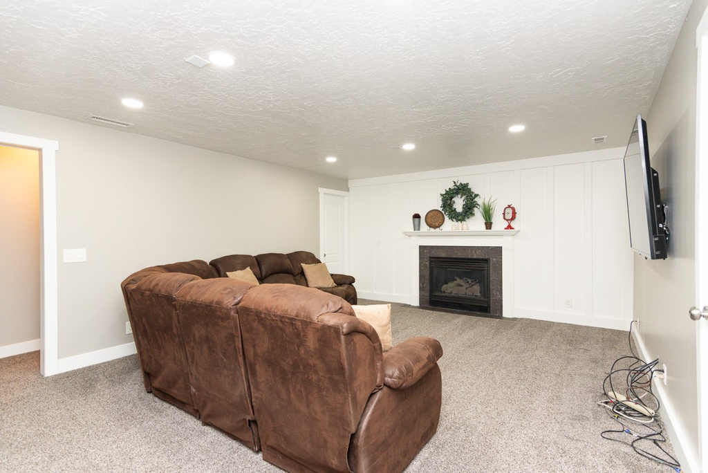7367 S 2480 W West Jordan, UT 84084
