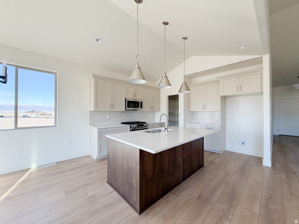 513 W DIMAGGIO DR #434 Tooele, UT 84074