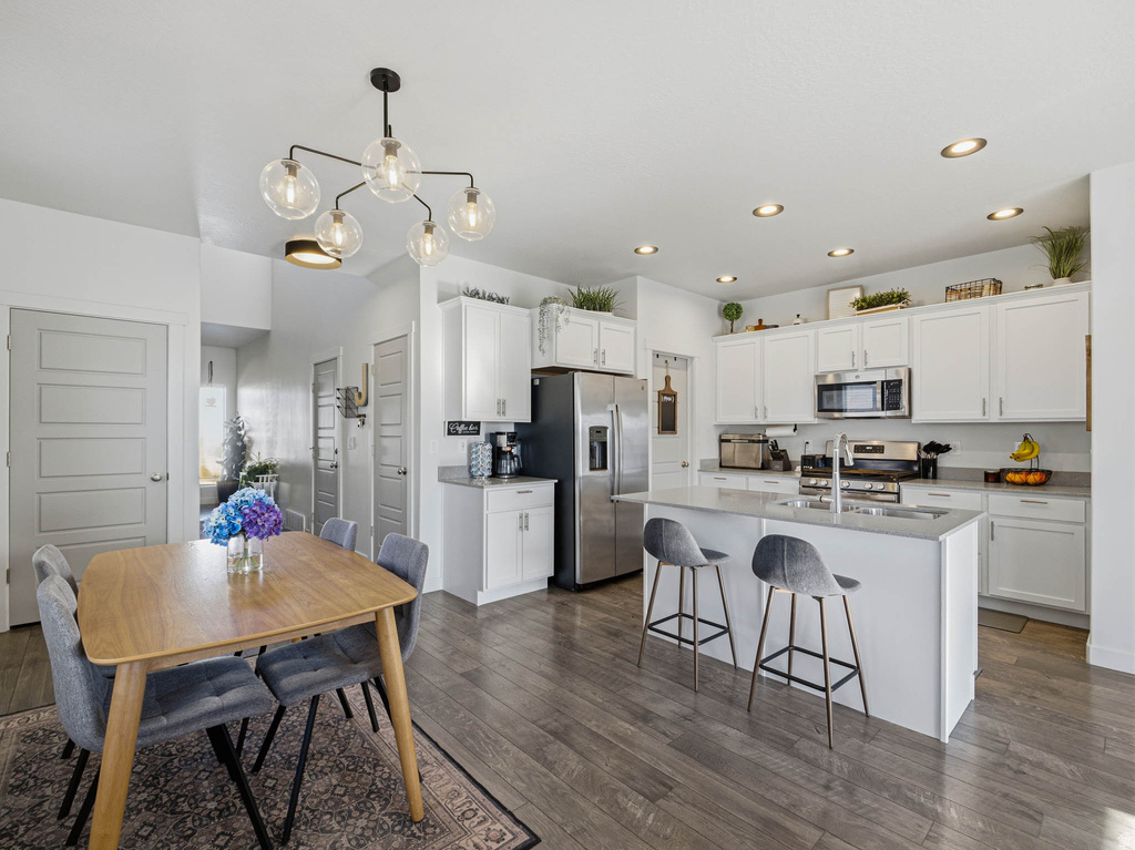 1258 E SHEPS RIDGE RD Eagle Mountain, UT 84005