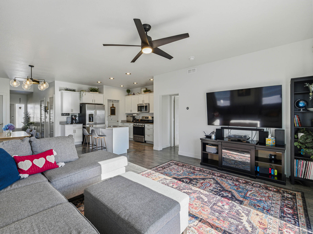 1258 E SHEPS RIDGE RD Eagle Mountain, UT 84005