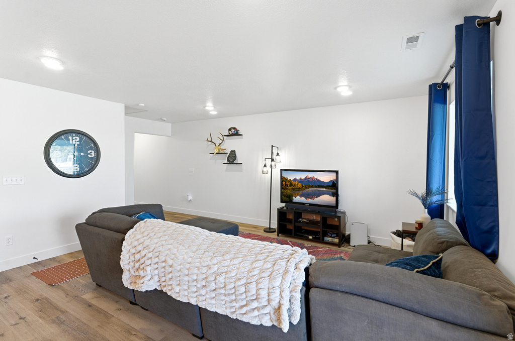 1664 W 2975 S #B Syracuse, UT 84075