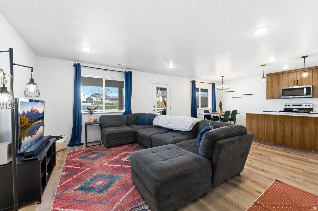 1664 W 2975 S #B Syracuse, UT 84075