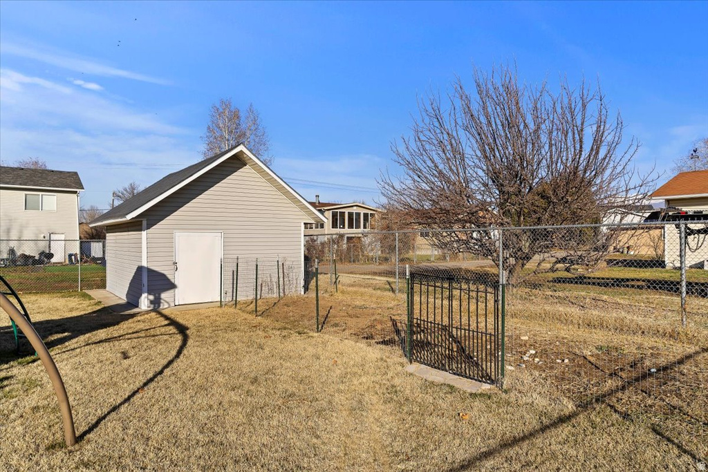2266 N 2290 W Clinton, UT 84015