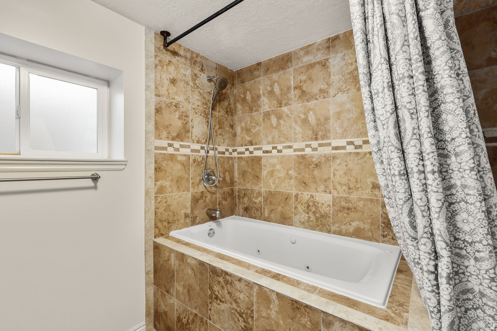 1852 E SHAY LN South Weber, UT 84405